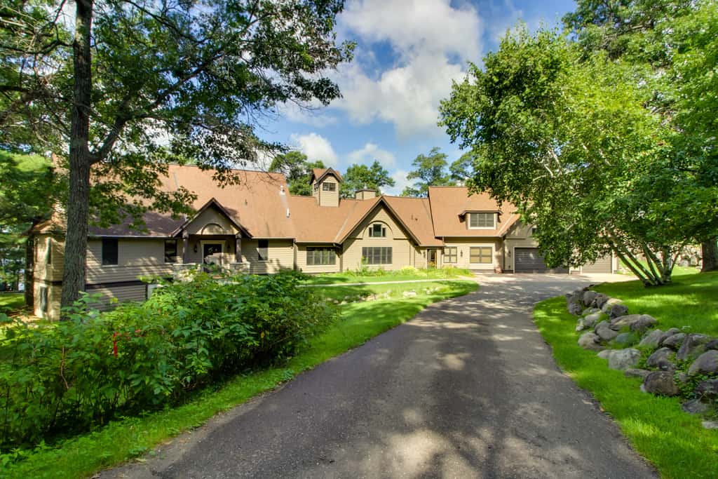 Sprawling Minnesota Home w/ On-Site Lake Access
