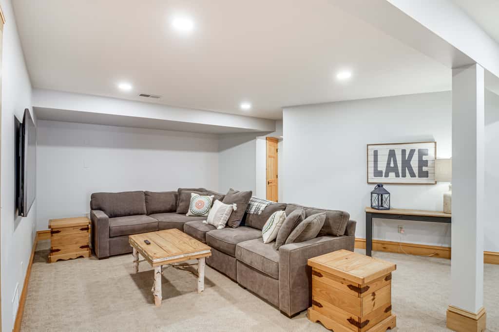 Sprawling Minnesota Home w/ On-Site Lake Access