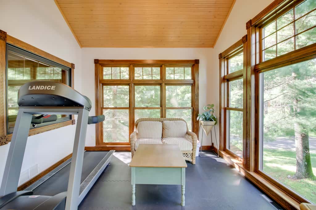 Sprawling Minnesota Home w/ On-Site Lake Access