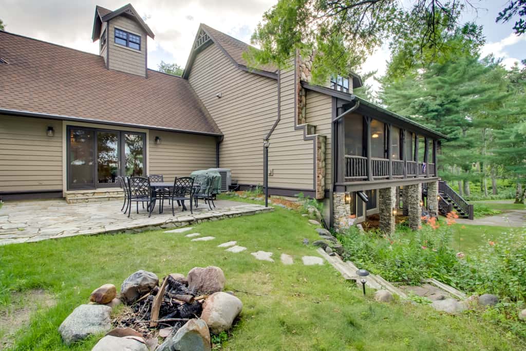 Sprawling Minnesota Home w/ On-Site Lake Access