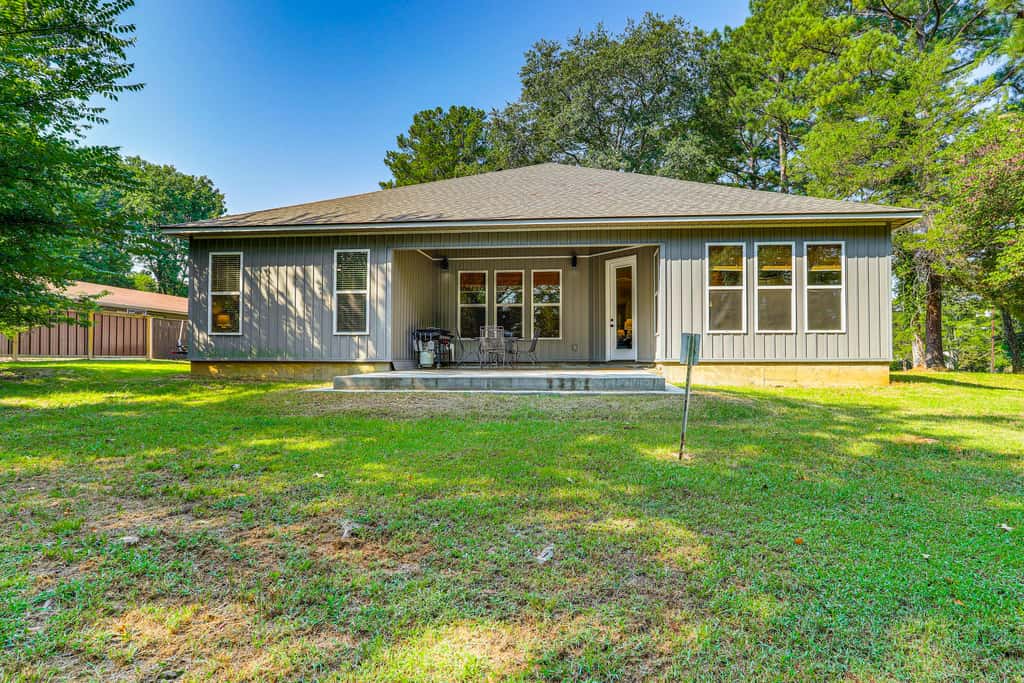 Spacious Heber Springs Home - Easy Marina Access!
