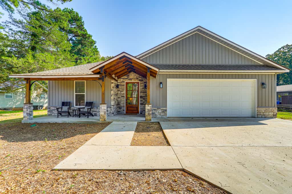Spacious Heber Springs Home - Easy Marina Access!