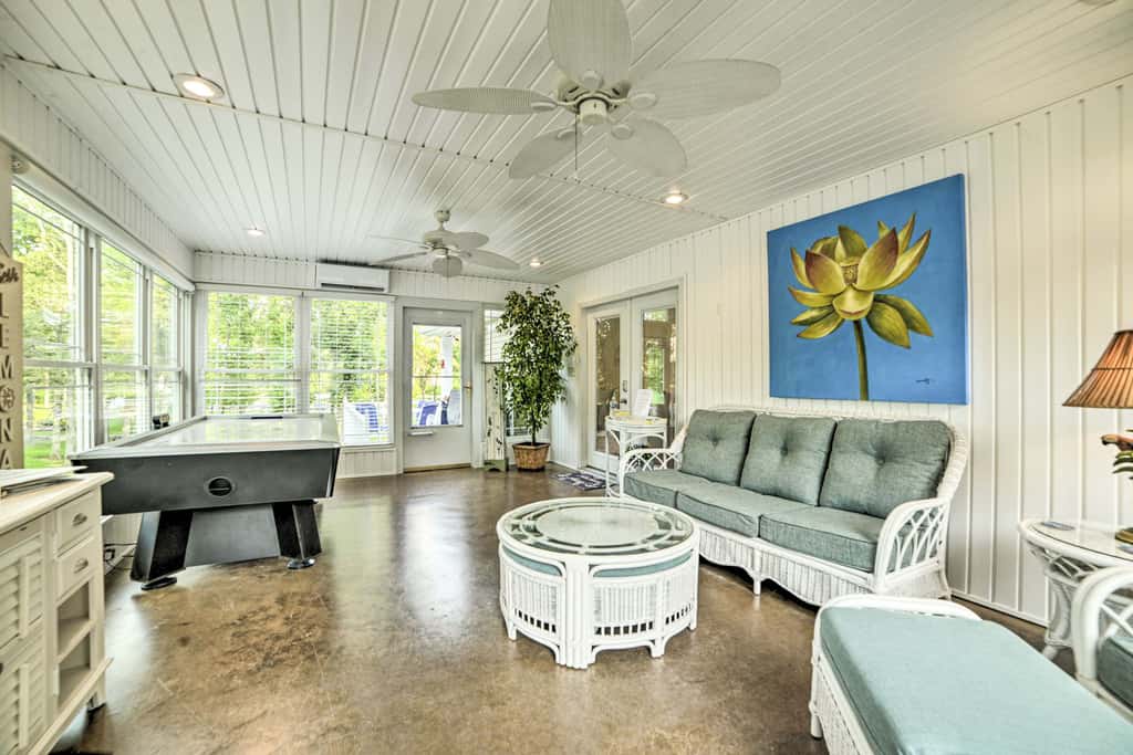 Kentucky Lake House with a Great Outdoor Space!