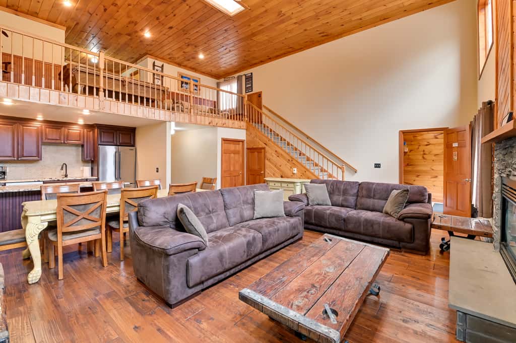 Walk to Hunter Village! Family Ski Retreat w/ Deck