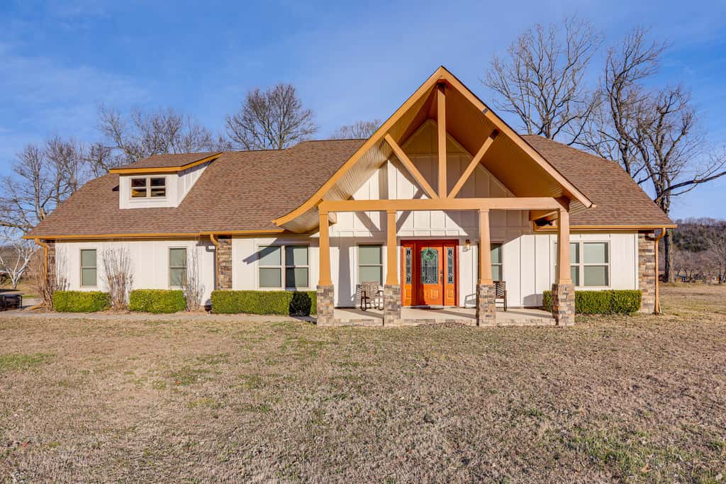 Fish the White River! Sleek Family Home in Flippin