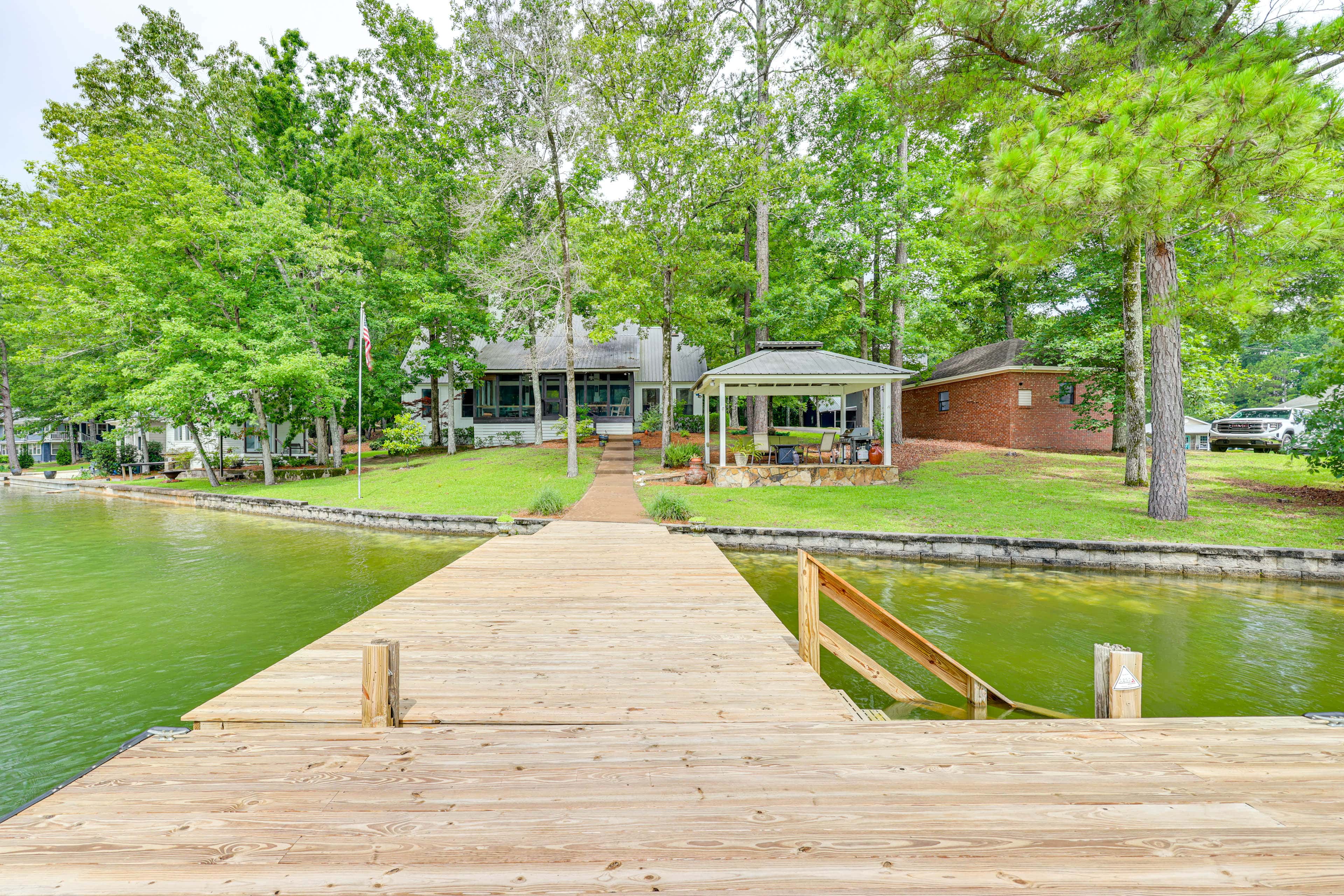 Waterfront Gem on Lake Martin w/ Kayaks & Dock!
