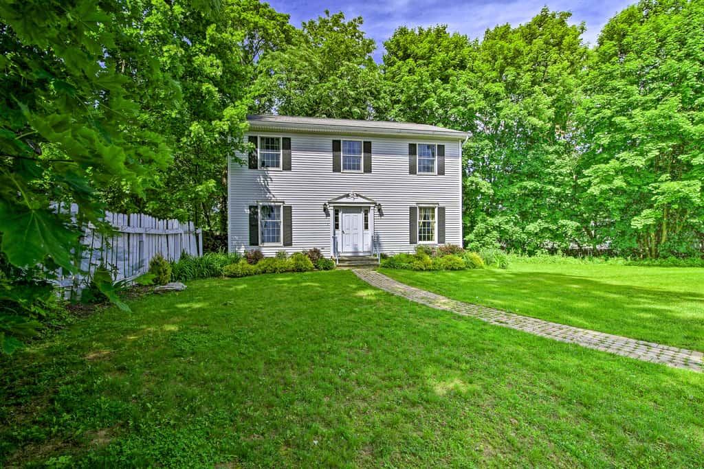 Walk to Dining: Downtown Lenox Guest House!