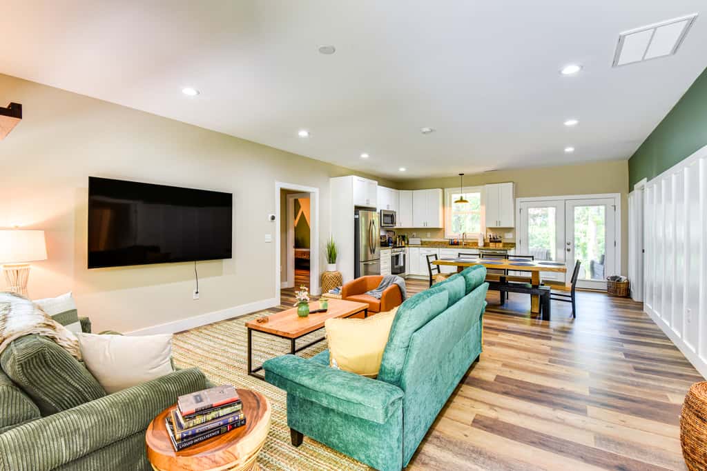 1 Mi to Lake Hartwell: Updated Retreat w/ Patio!