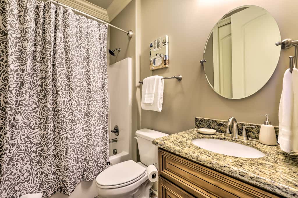 Diamondhead Condo - Marina, Pool Access & Golfing!