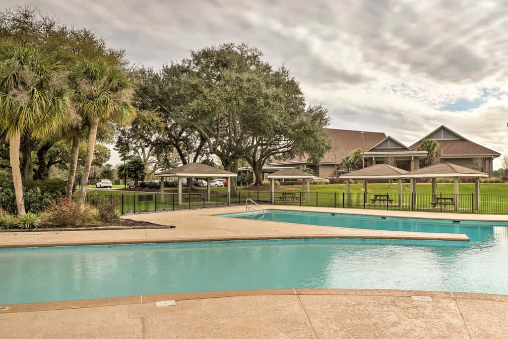 Diamondhead Condo - Marina, Pool Access & Golfing!