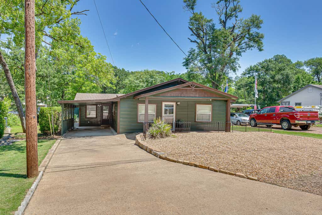 Spacious Deck: Waterfront Home in Gun Barrel City!