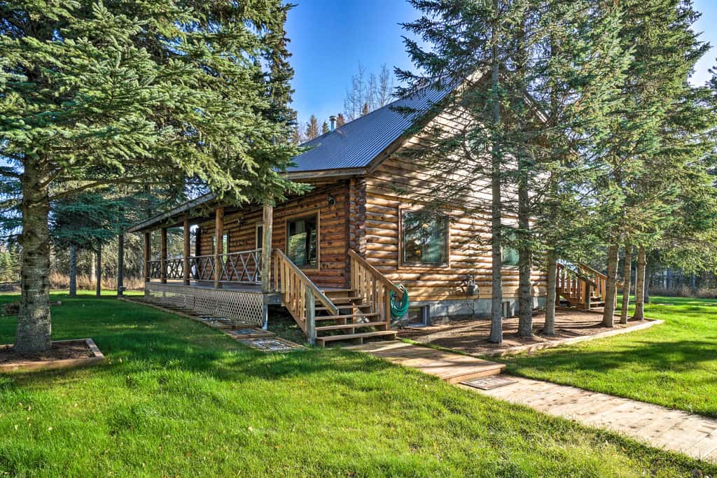 Cabin on Kenai Peninsula: Family & Group Friendly!