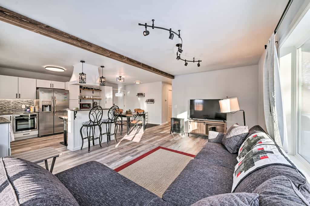 Kenai Home w/ Fireplace < 10 Mi to Big Eddy!