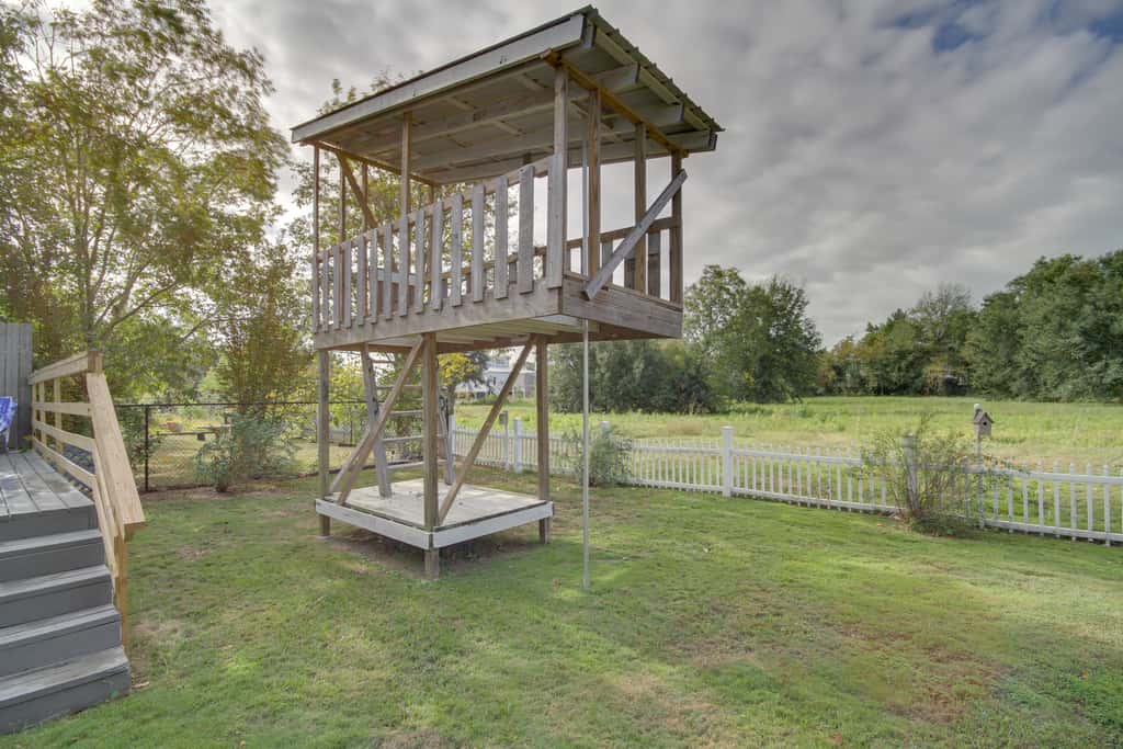 Sunny Waveland Home Rental w/ Pool: Walk to Beach!