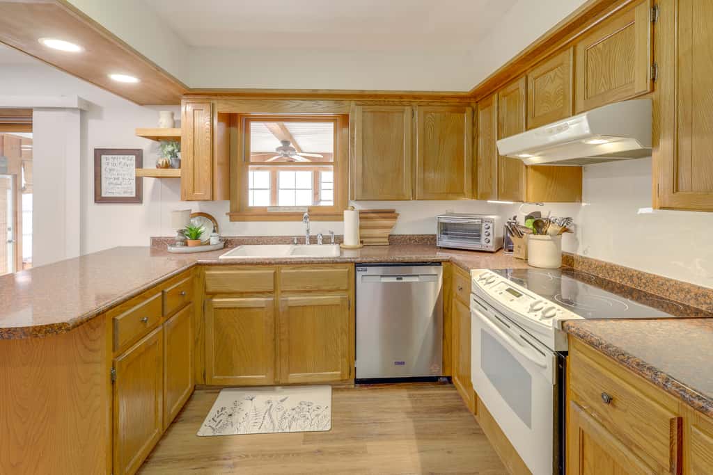 Fish, Hike & Relax: Heber Springs Family Home