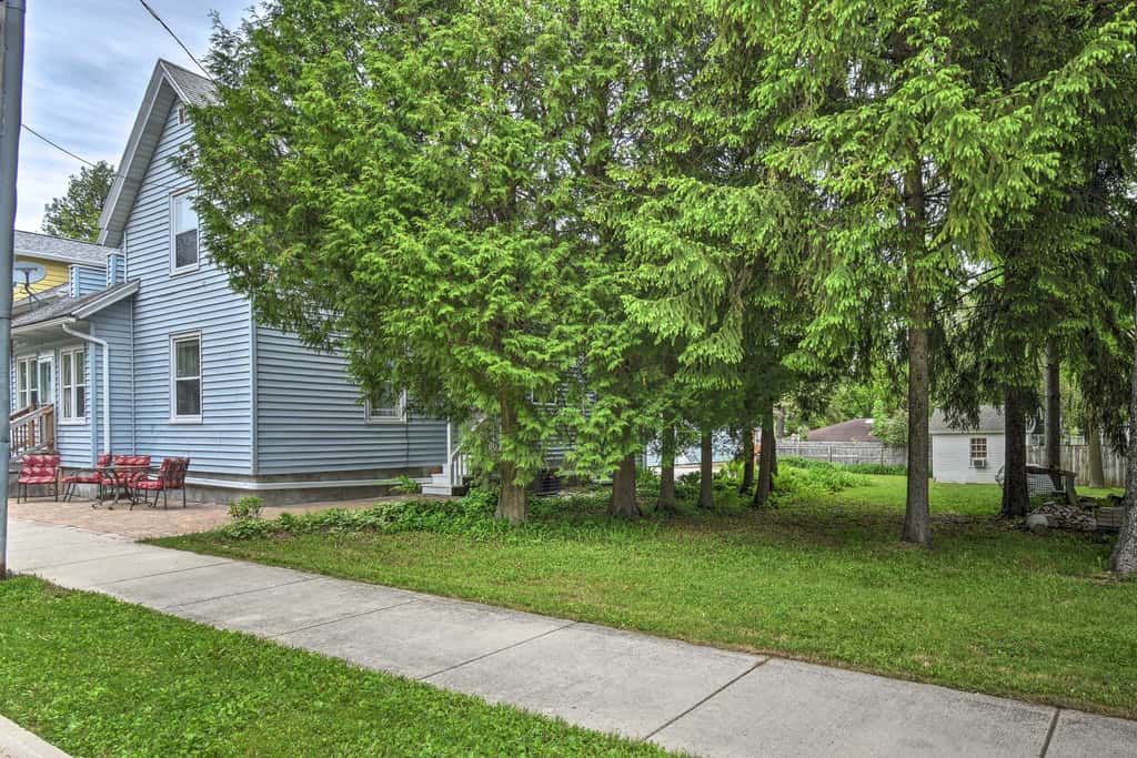 Walkable Lake Elkhart Apt: Dine, Shop, Swim!