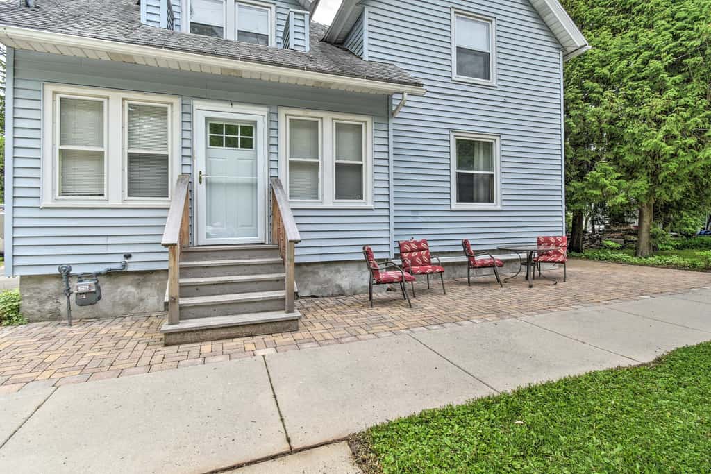 Walkable Lake Elkhart Apt: Dine, Shop, Swim!