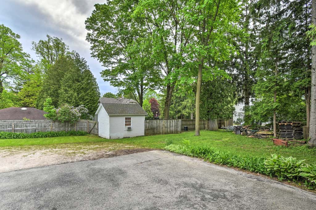 Walkable Lake Elkhart Apt: Dine, Shop, Swim!