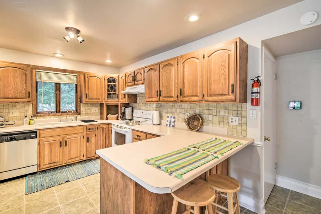 Walkable Lake Elkhart Apt: Dine, Shop, Swim!