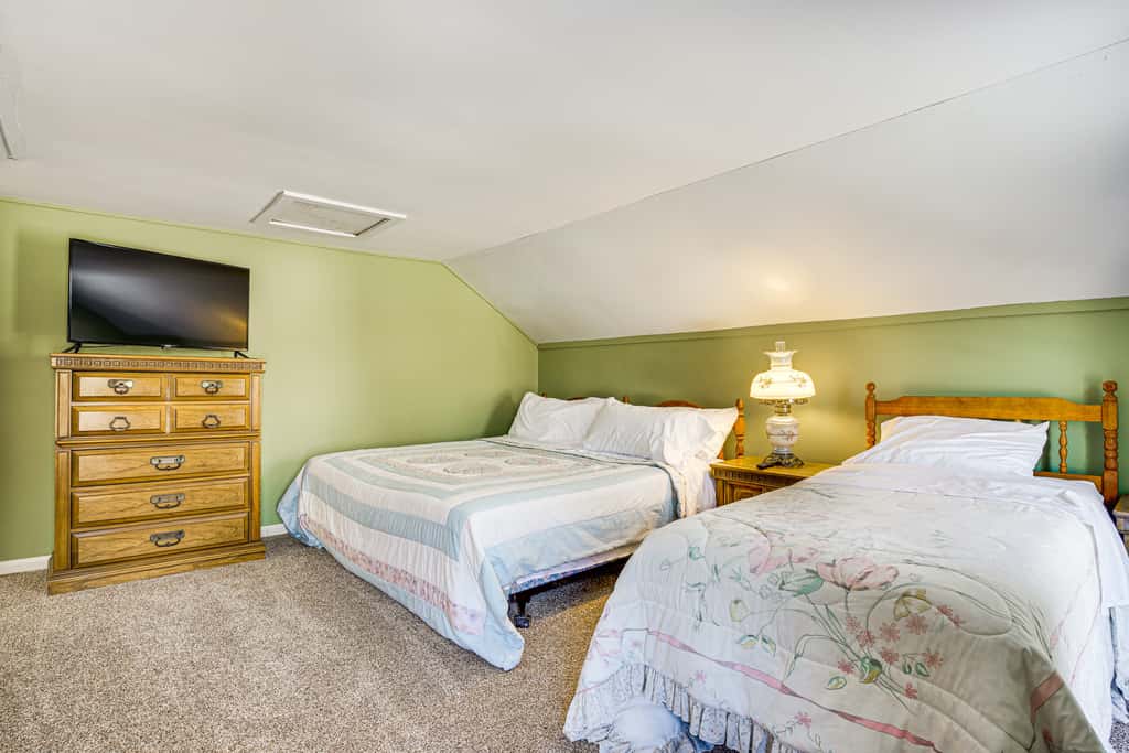 2 Mi to Road America: Pet-Friendly Duplex!
