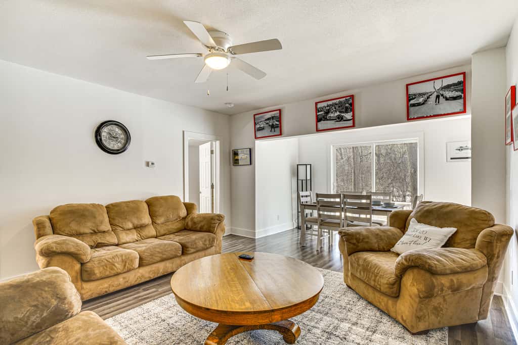 2 Mi to Road America: Pet-Friendly Duplex!