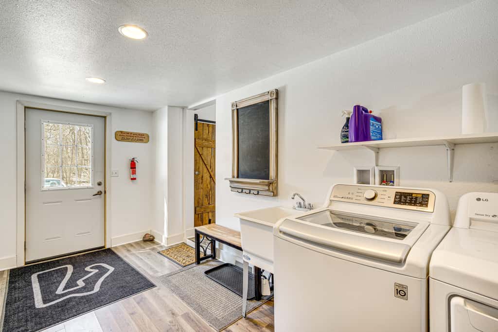 2 Mi to Road America: Pet-Friendly Duplex!