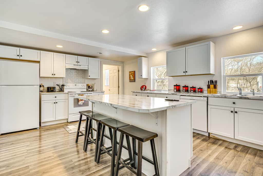2 Mi to Road America: Pet-Friendly Duplex!