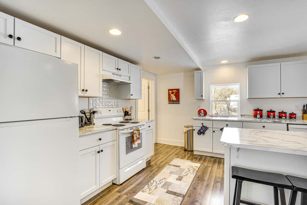 2 Mi to Road America: Pet-Friendly Duplex!