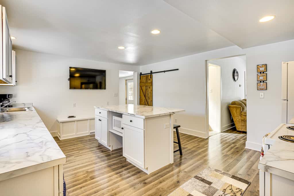 2 Mi to Road America: Pet-Friendly Duplex!