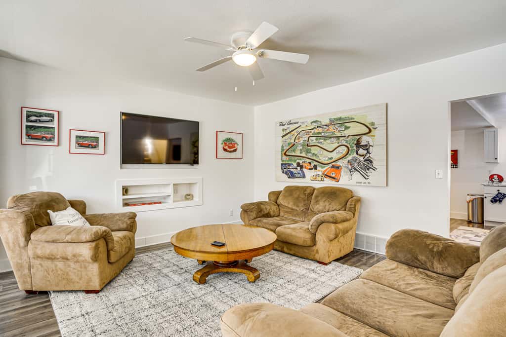2 Mi to Road America: Pet-Friendly Duplex!