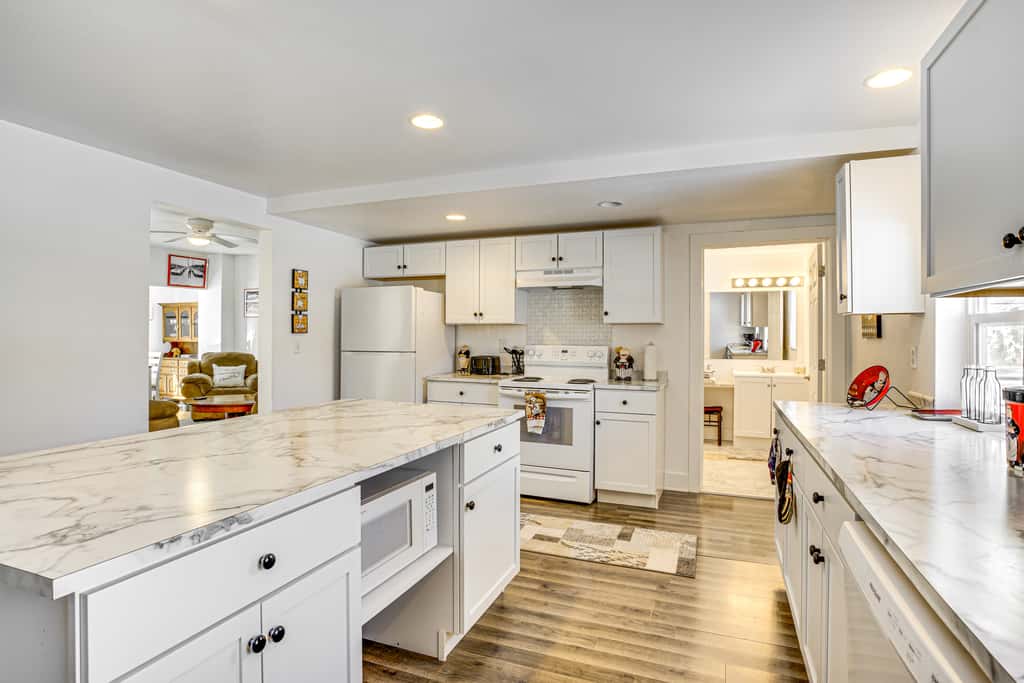 2 Mi to Road America: Pet-Friendly Duplex!