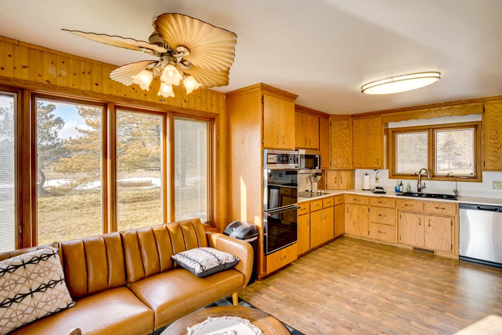 All-Season Lodge 40 Acres: Walk to Elkhart Lake!