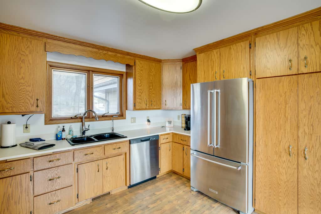 All-Season Lodge 40 Acres: Walk to Elkhart Lake!
