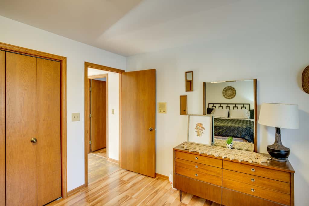 All-Season Lodge 40 Acres: Walk to Elkhart Lake!