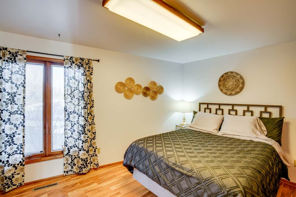 All-Season Lodge 40 Acres: Walk to Elkhart Lake!