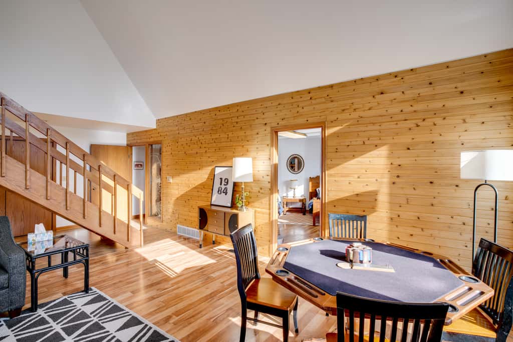 All-Season Lodge 40 Acres: Walk to Elkhart Lake!