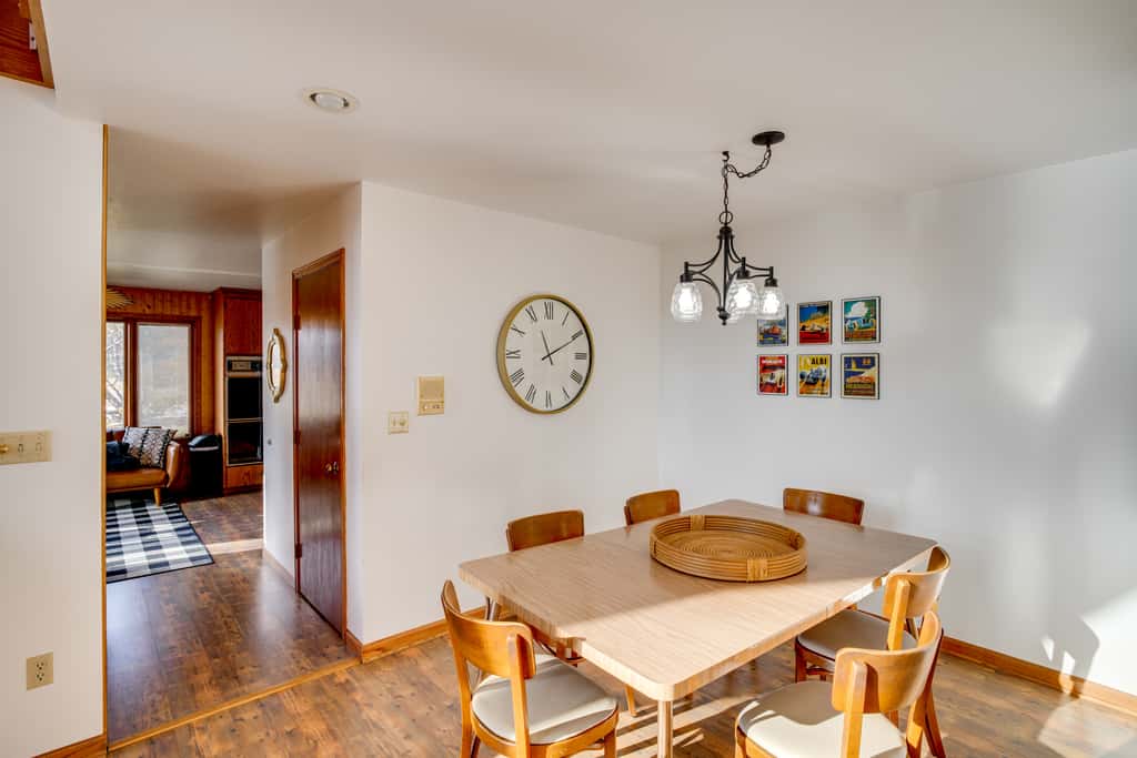 All-Season Lodge 40 Acres: Walk to Elkhart Lake!