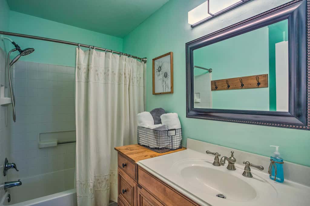 Pottsboro Home w/ Fire Pit  < 1 Mi to Lake Texoma!