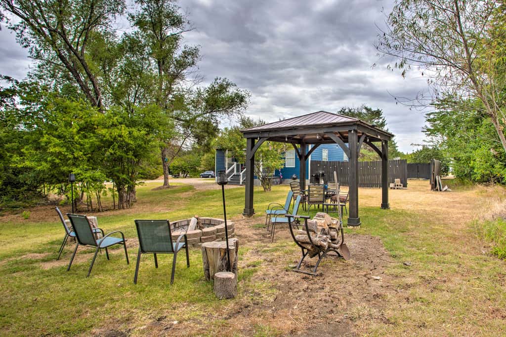 Pottsboro Home w/ Fire Pit  < 1 Mi to Lake Texoma!