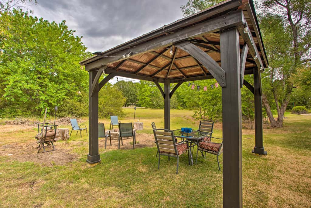 Pottsboro Home w/ Fire Pit  < 1 Mi to Lake Texoma!