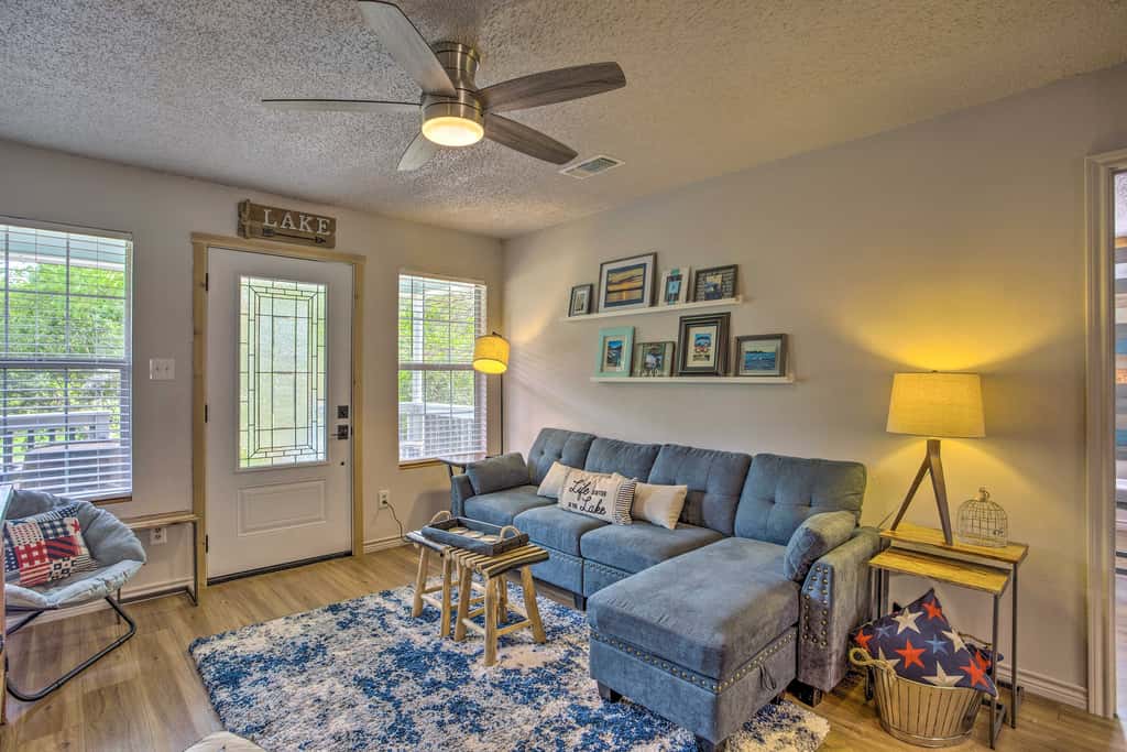 Pottsboro Home w/ Fire Pit  < 1 Mi to Lake Texoma!