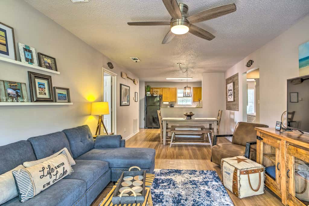 Pottsboro Home w/ Fire Pit  < 1 Mi to Lake Texoma!
