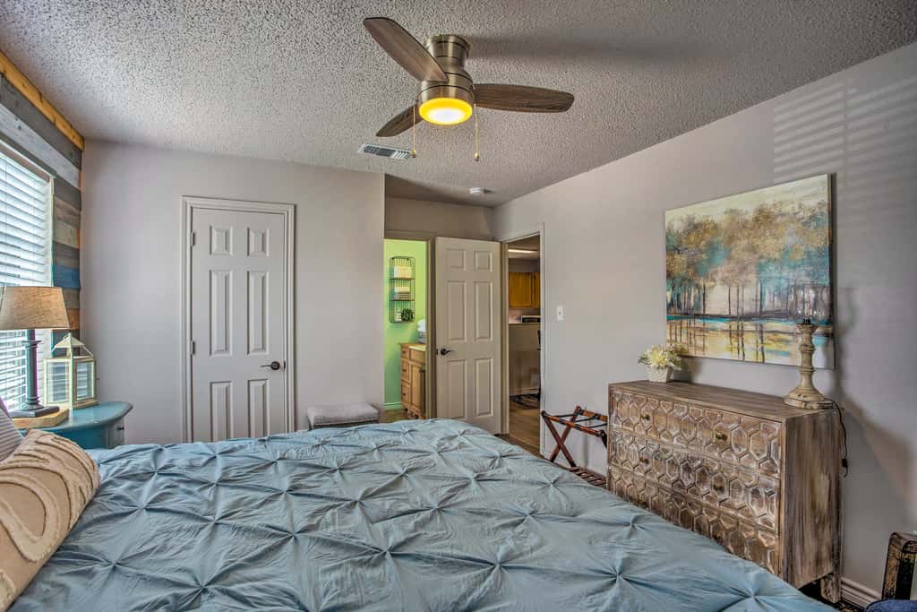 Pottsboro Home w/ Fire Pit  < 1 Mi to Lake Texoma!