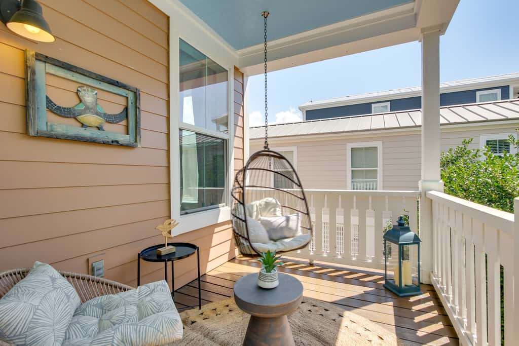Walk to Beach: Cottage w/ Yard in Pass Christian!