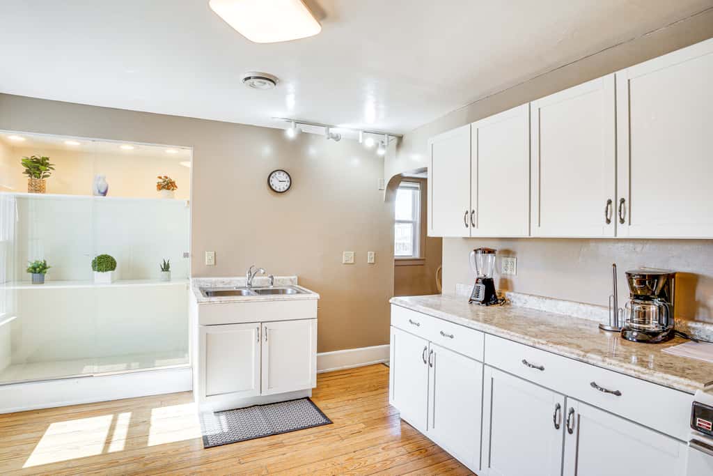 2 Mi to Dtwn: Studio Suite in Sheboygan
