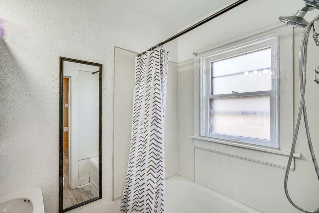 2 Mi to Dtwn: Studio Suite in Sheboygan