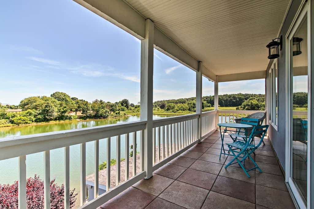 Deluxe Waterford Home w/ Views, Outdoor Bar & More