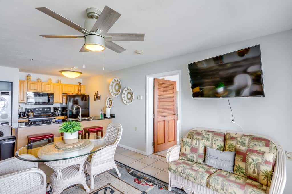Cozy Lakefront Middle Bass Retreat w/ Balcony