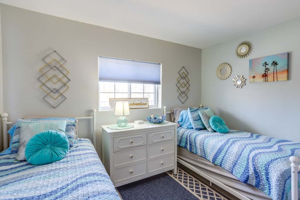 Cozy Lakefront Middle Bass Retreat w/ Balcony