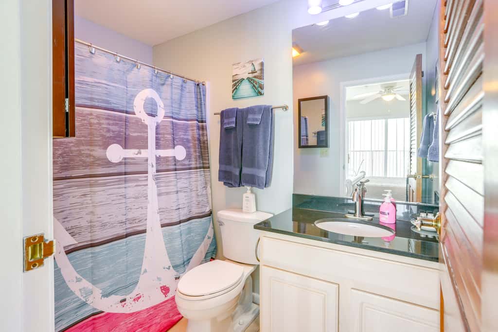 Cozy Lakefront Middle Bass Retreat w/ Balcony